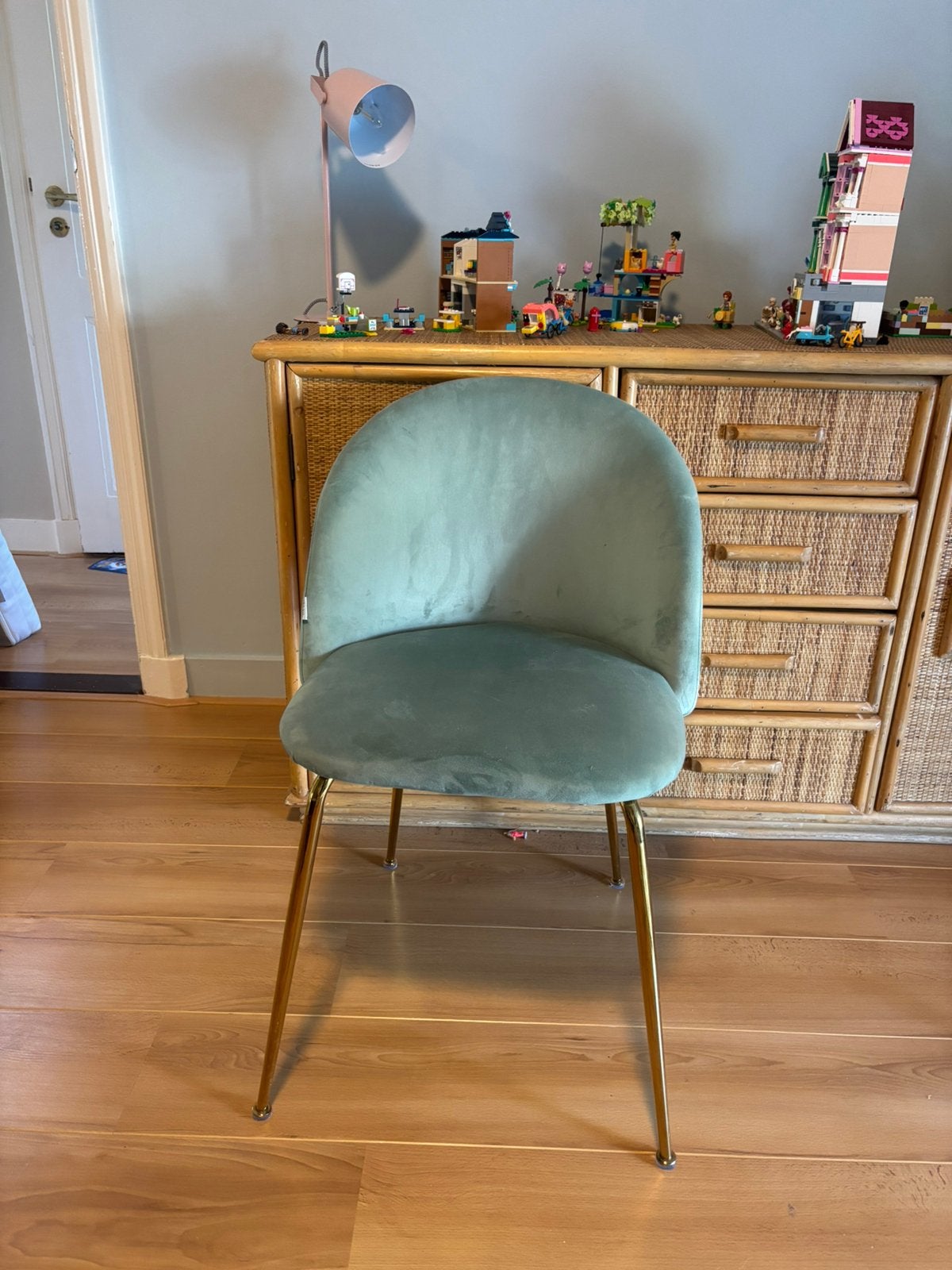 Fluwelen stoel - Sklum, Huis en Inrichting, Stoelen, Ophalen, Gebruikt, Blauw, Eén