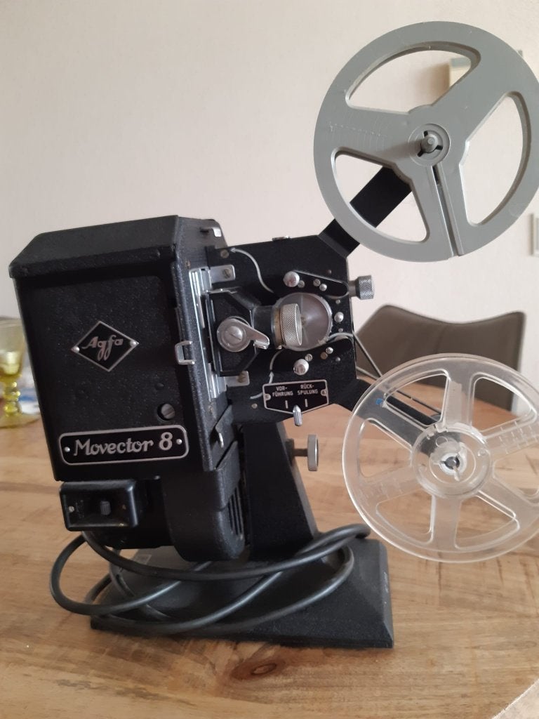 Filmcamera.Movector 8 Agfa.Zwart. 1938. Met koffer., Verzamelen, Ophalen, Voor 1940, Filmcamera