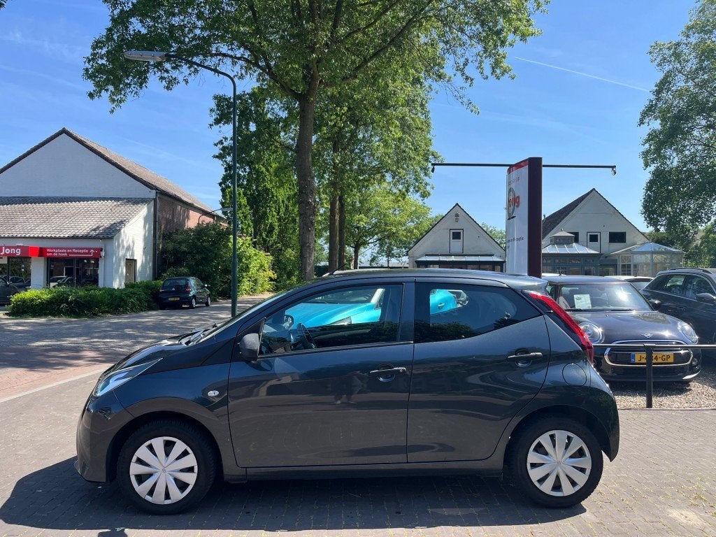 Toyota AYGO 1.0 VVT-I X-FUN 5-DEURS / AIRCO / RADIO / ELEK., Voorwielaandrijving, Gebruikt, Euro 6, Start-stop-systeem