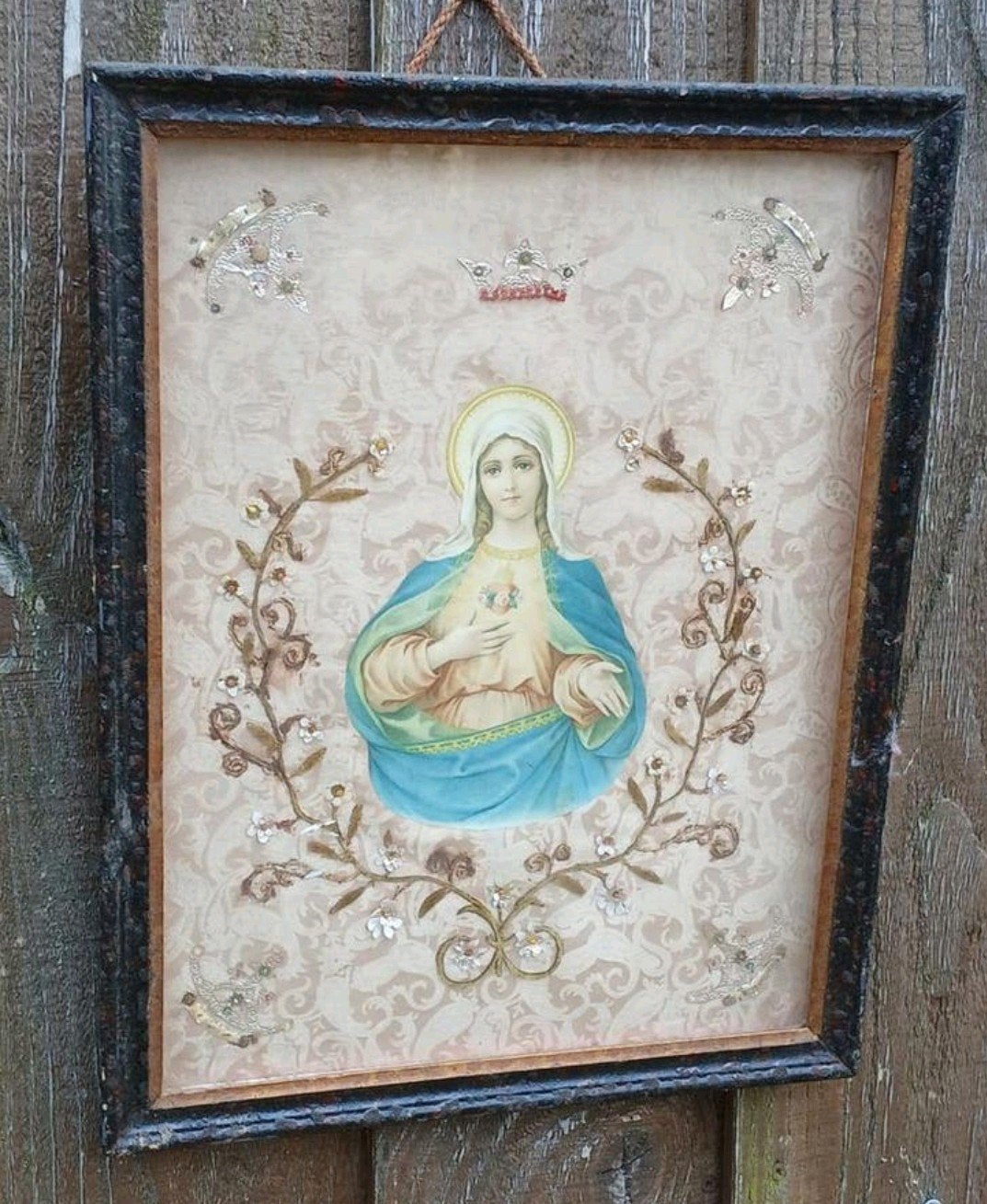Antiek Mariabeeld in lijst met decoraties, Antiek en Kunst, Ophalen of Verzenden