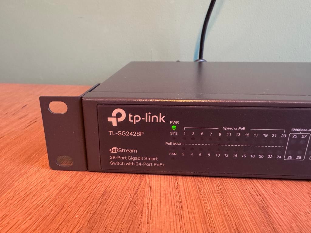 TP-Link TL-SG2428P 28-Poort Gigabit Smart Switch PoE+, Ophalen of Verzenden, Zo goed als nieuw