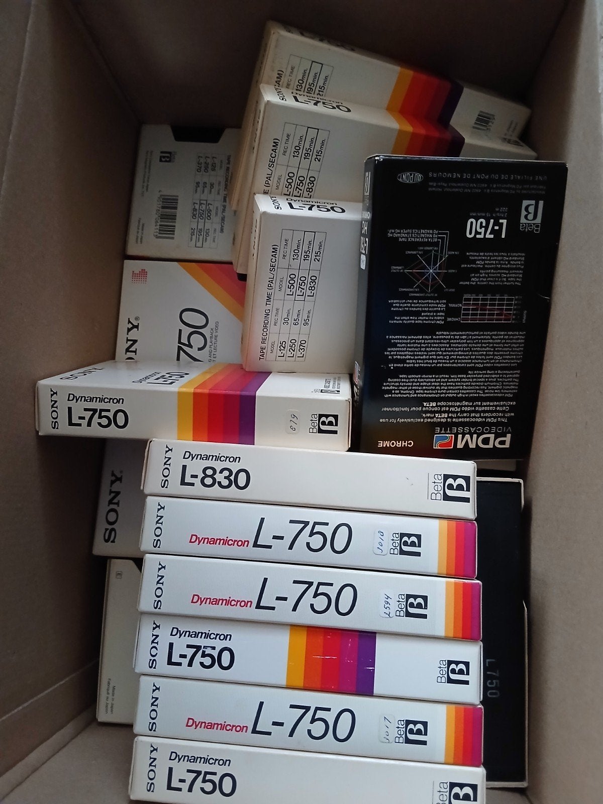 DOOS D * 41 BETAMAX TAPES € 47 INC.VERZ * OPNAMES JAREN 80, Ophalen of Verzenden