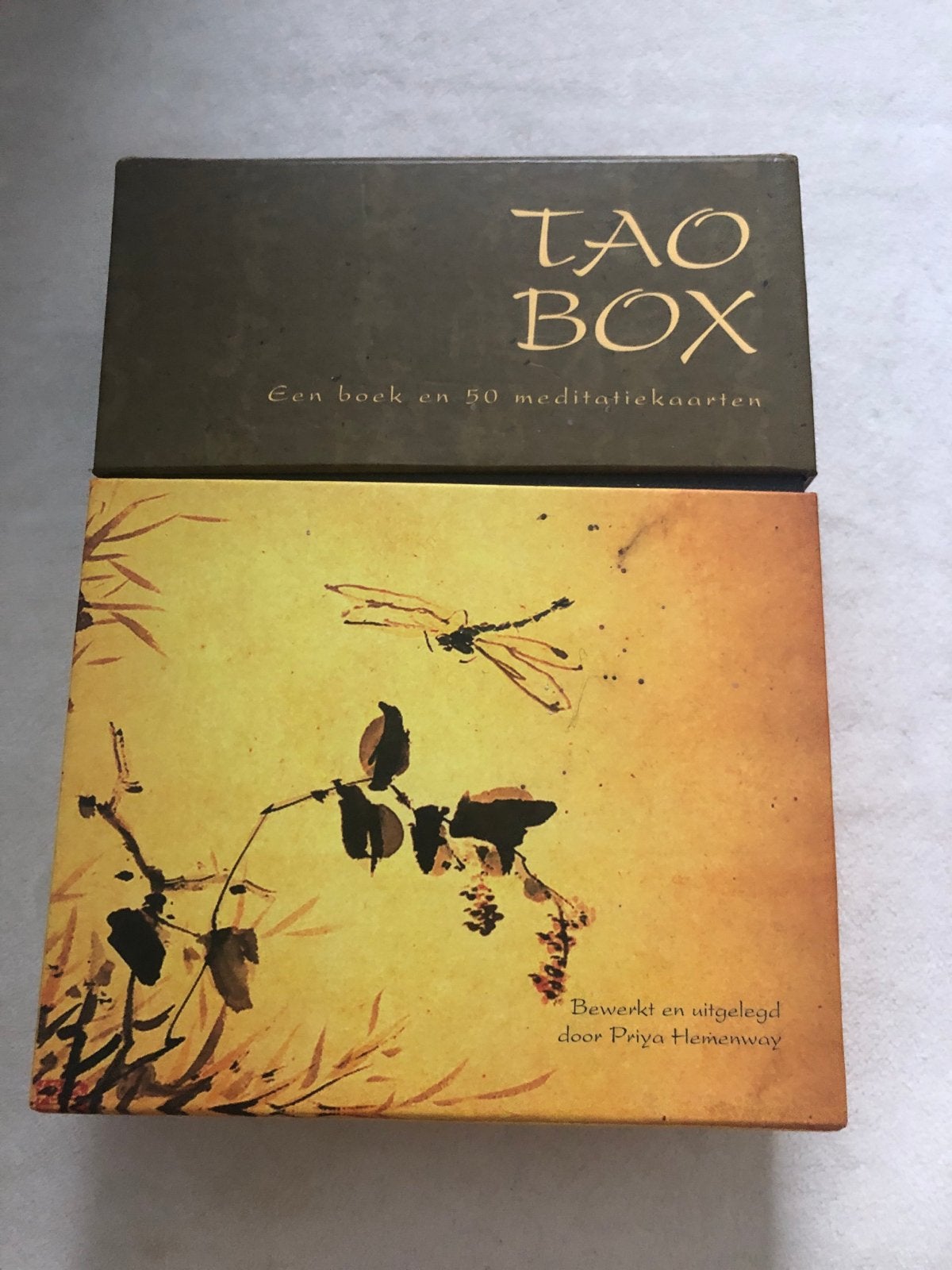 Tao Box: Boek en 50 Meditatiekaarten - Priya Hemenway, Boeken, Ophalen of Verzenden, Zo goed als nieuw, Spiritualiteit algemeen