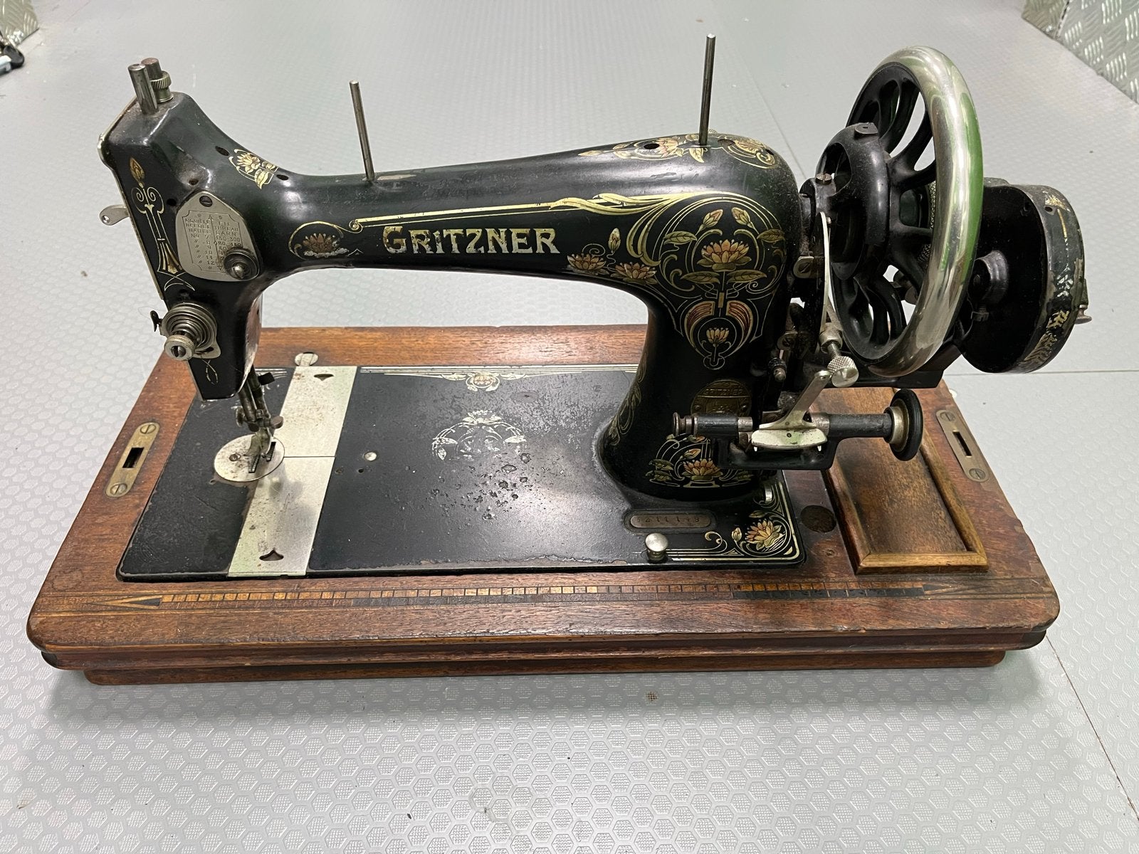 Antieke Gritzner Naaimachine met Houten Kist, Ophalen