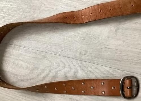 Bruine leren riem met studs, Echt leder, 90 tot 100 cm, Heupriem, Ophalen of Verzenden