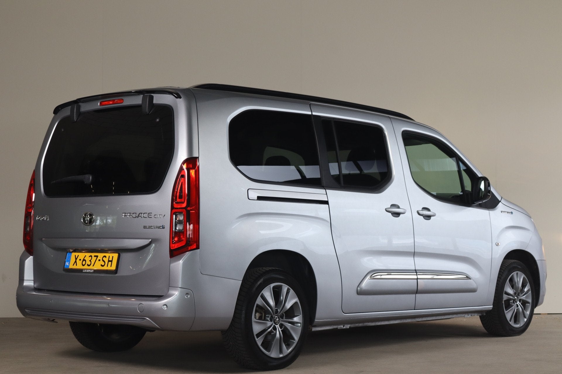 Toyota PROACE CITY Verso Electric Dynamic Long 50 kWh 7p NL-, 136 pk, Gebruikt, Overige carrosserieën, 1776 kg