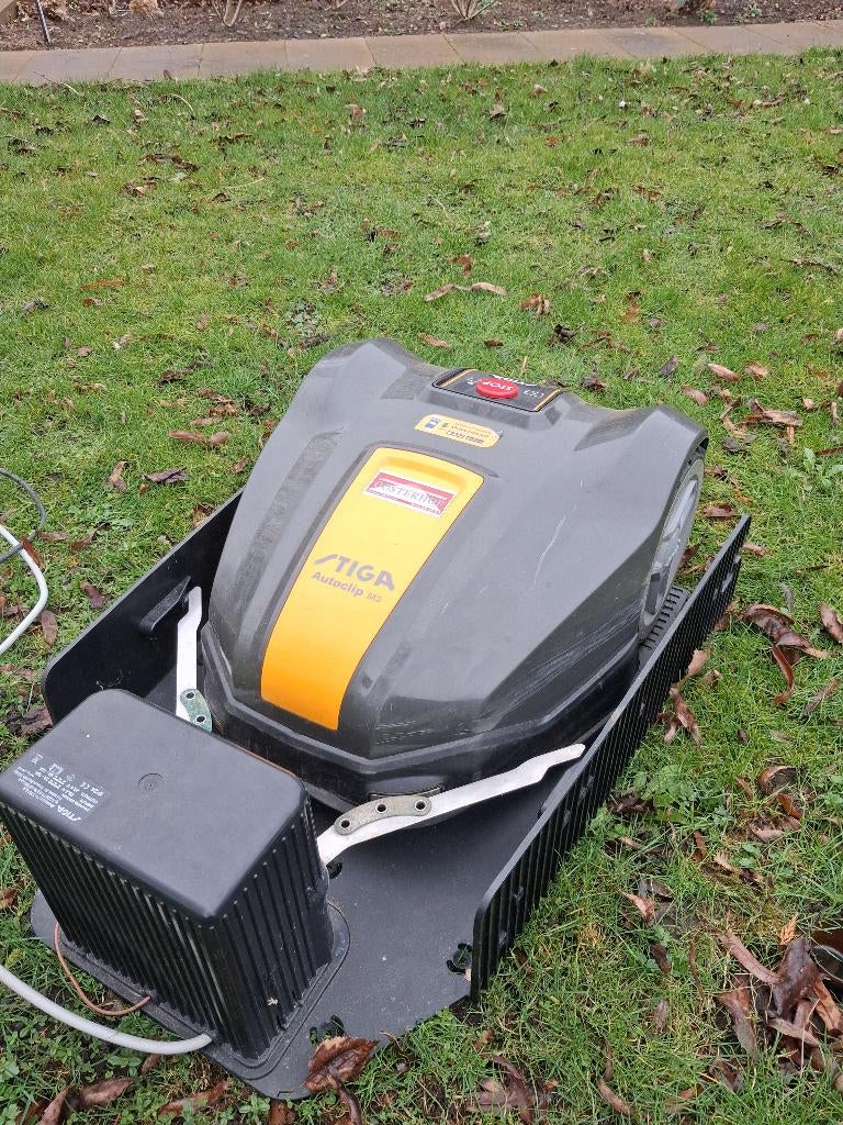 Stiga Autoclip M3 Robotmaaier, Tuin en Terras, Robotmaaiers, Gebruikt, Ophalen of Verzenden, 20 tot 25 cm, Bestuurbaar via app