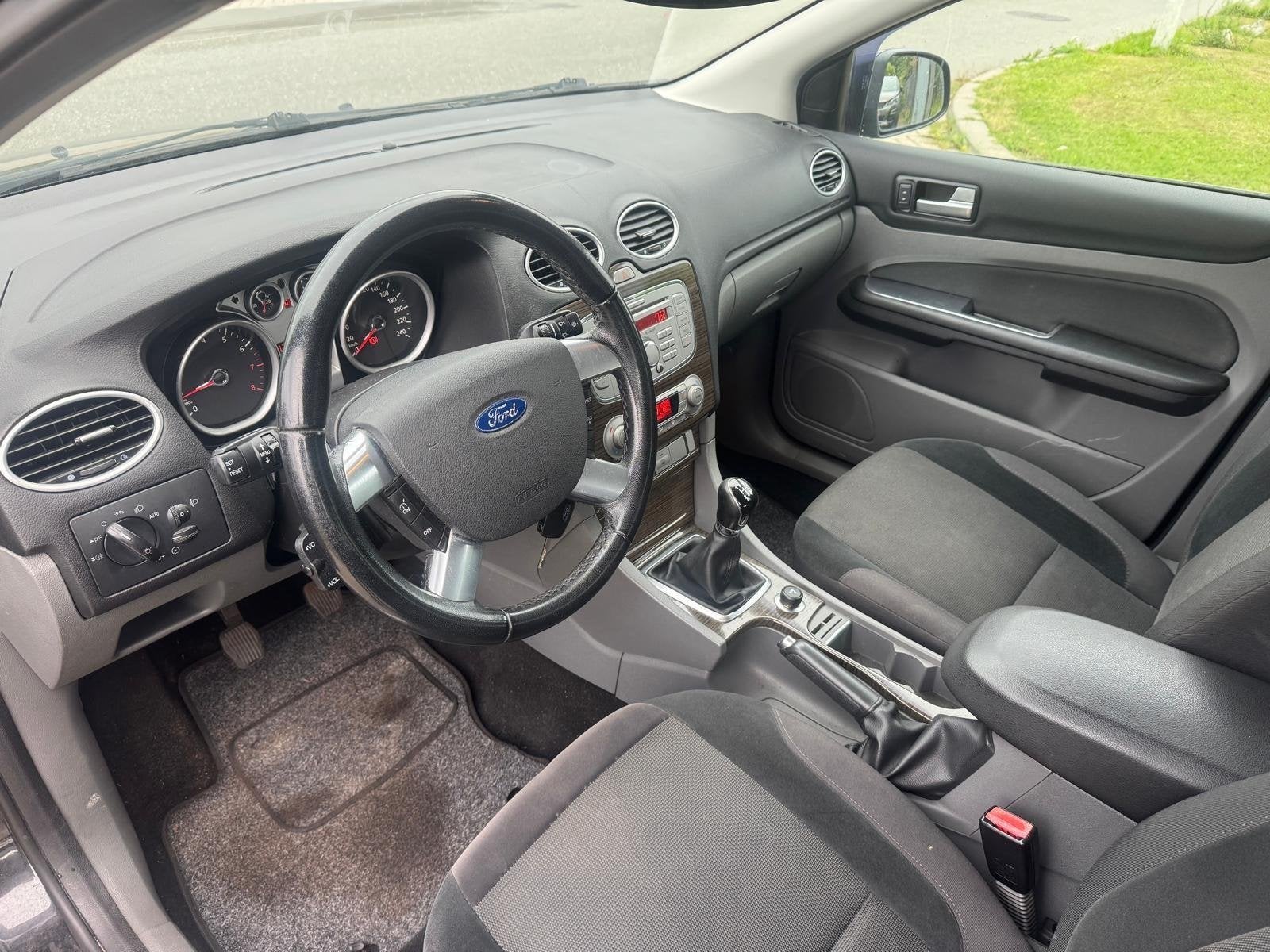Ford Focus Wagon 1.6 TI-VCT Cruise Clima PDC Ghia, Auto's, 1596 cc, Gebruikt, Zwart, 4 cilinders