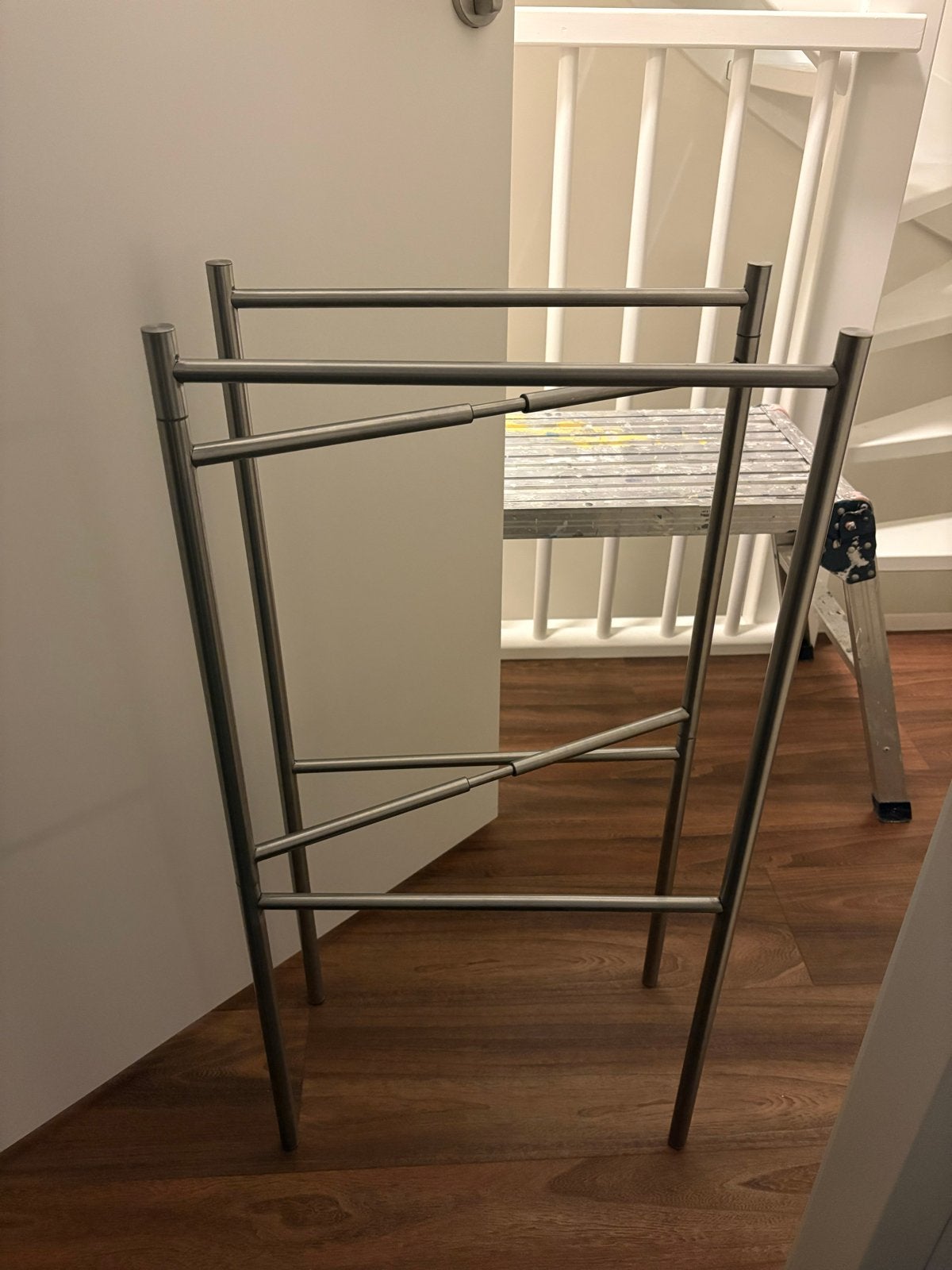 IKEA Brogrund uitschuifbaar handdoekenrek, Ophalen, Zo goed als nieuw, Zilver, Metaal