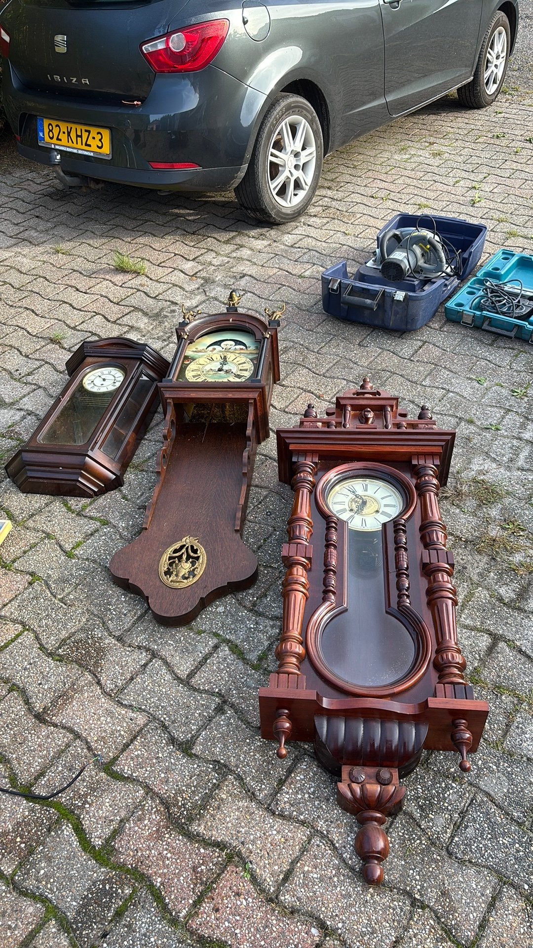 Drie klokken, Antiek en Kunst, Ophalen