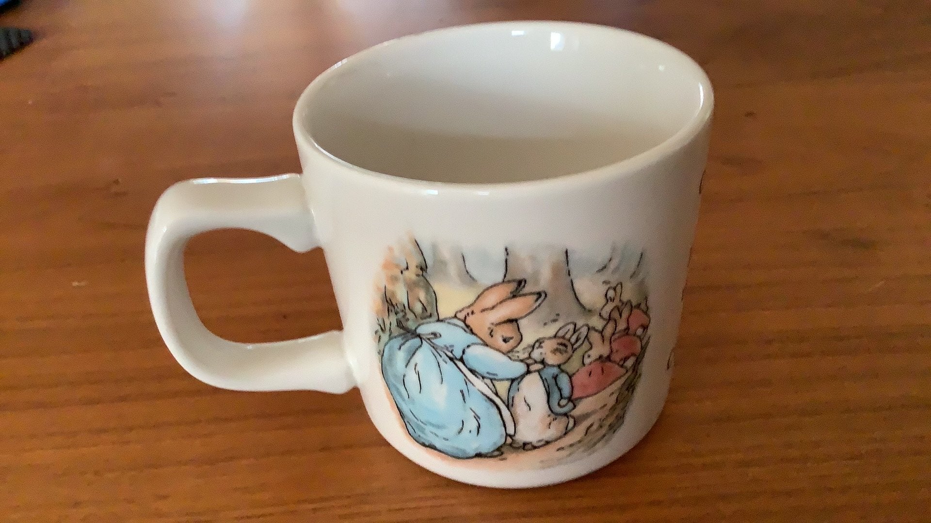 2 mokken wedgwood Peter Rabbit, Ophalen of Verzenden, Zo goed als nieuw, Porselein, Kop(pen) en/of Schotel(s)