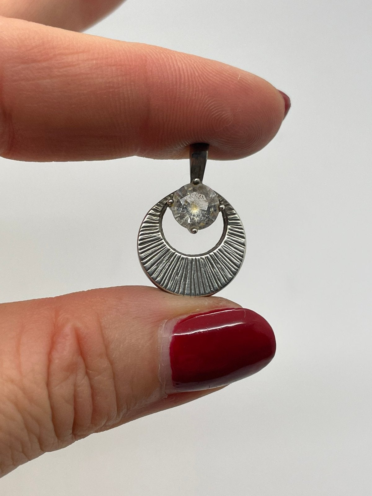 G414 Prachtige zilveren Finse stijl hanger met kristal, Overige voorstellingen, Ophalen of Verzenden, X, Zilver
