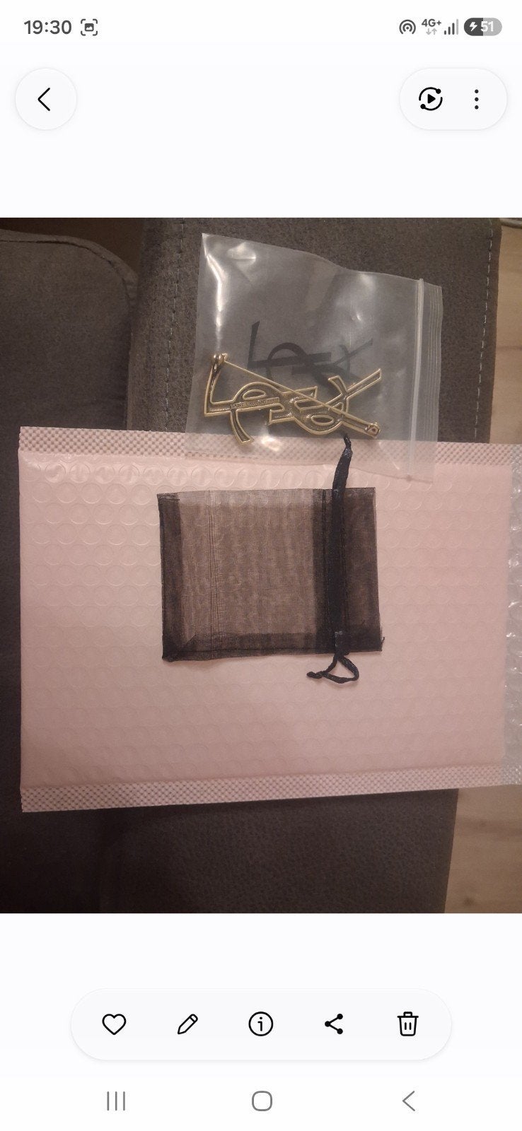 YSL Broche Goudkleurig, Sieraden, Tassen en Uiterlijk, Broches, Overige materialen, 4 tot 7 cm, Nieuw, Ophalen of Verzenden