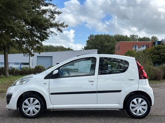Peugeot 107 1.0 Active 5-Drs Airco Electric pakket Audio-CD/, Auto's, Voorwielaandrijving, Stof, Gebruikt, Zwart