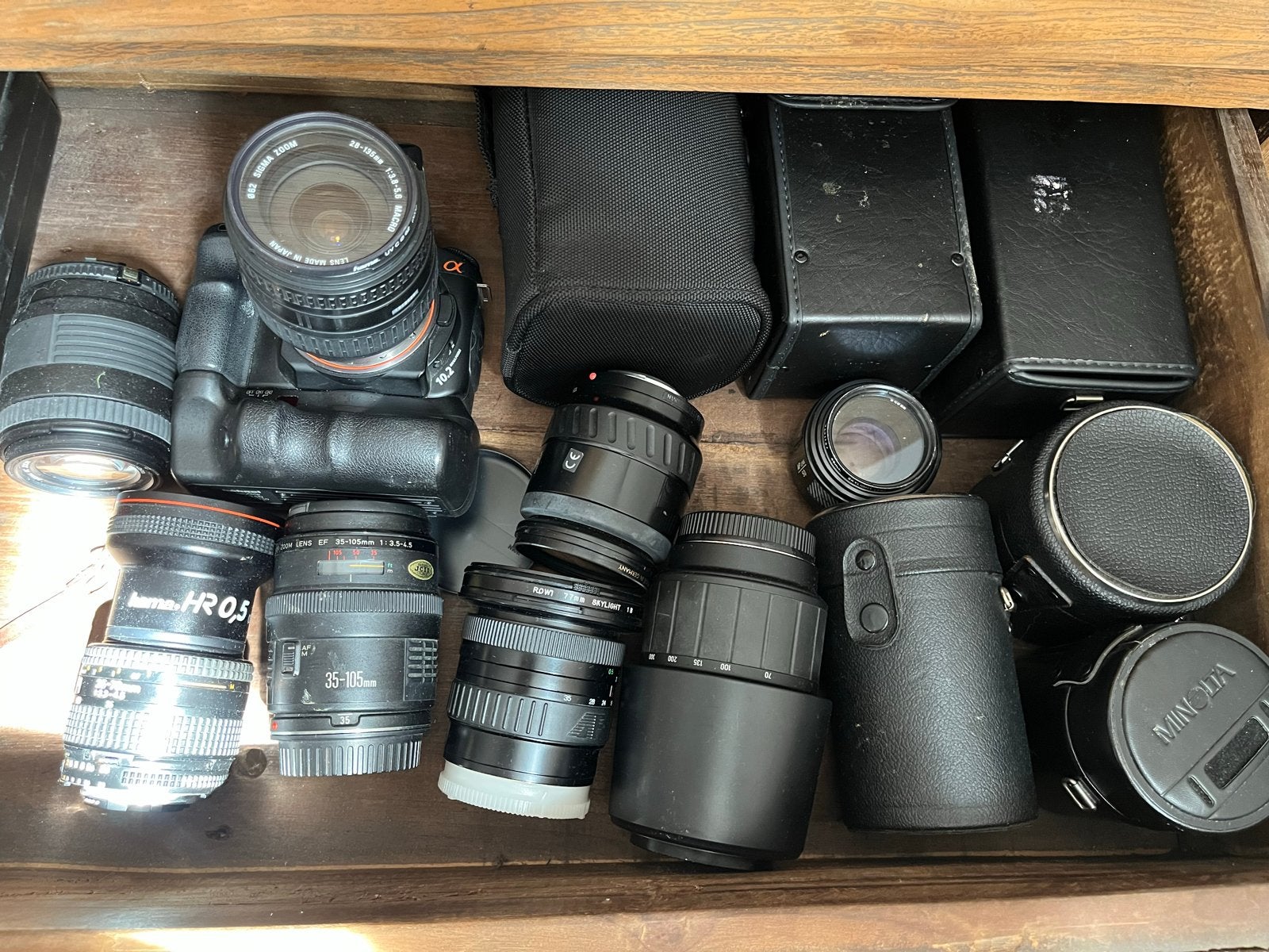 Sony Alpha DSLR-A100 met diverse lenzen en accessoires, Ophalen, Gebruikt, Sigma, Autofocus