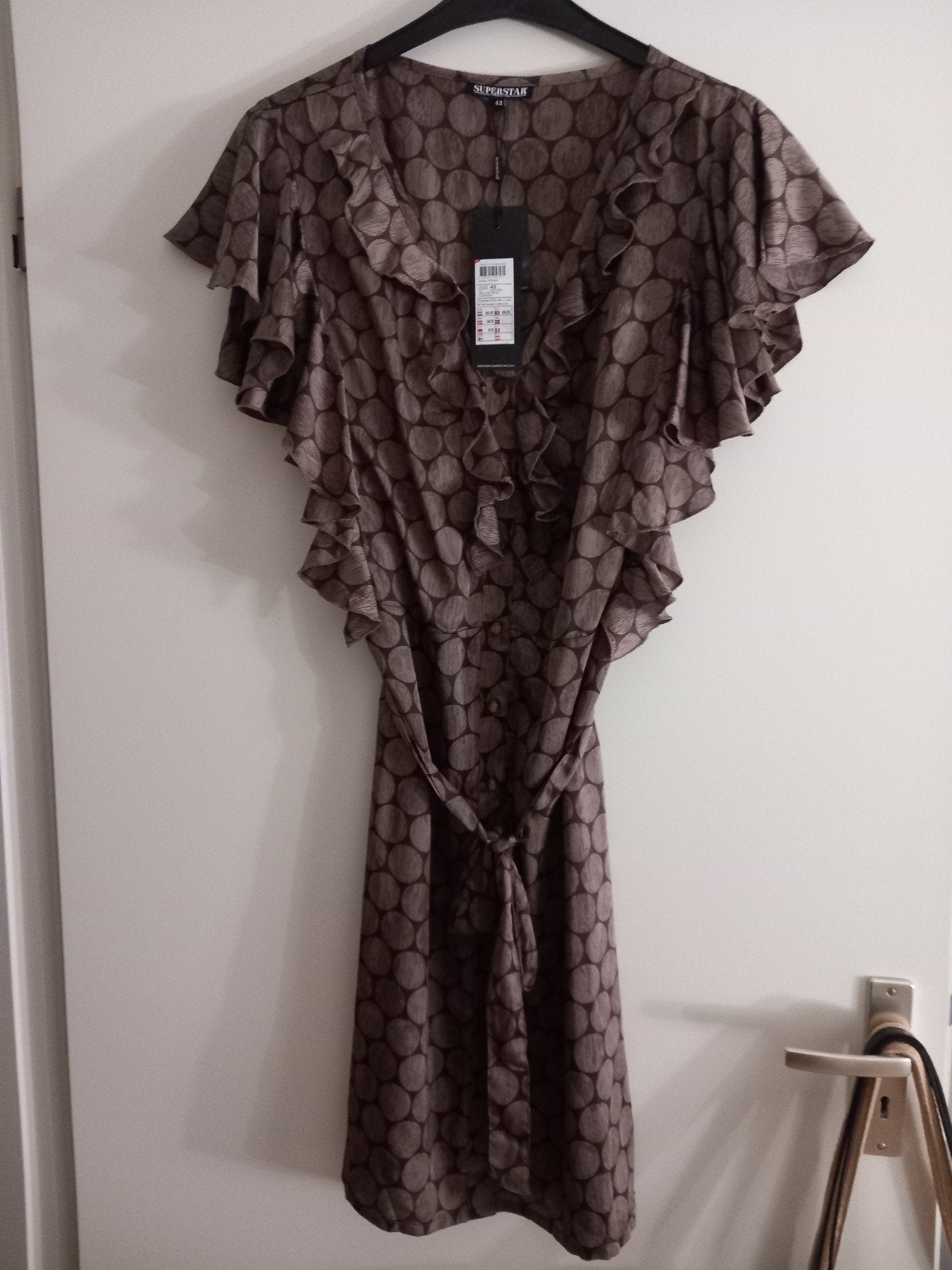 Nieuw Superstar jurkje maat 42, Kleding | Dames, Jurken, Bruin, Maat 42/44 (L), Nieuw, Ophalen of Verzenden