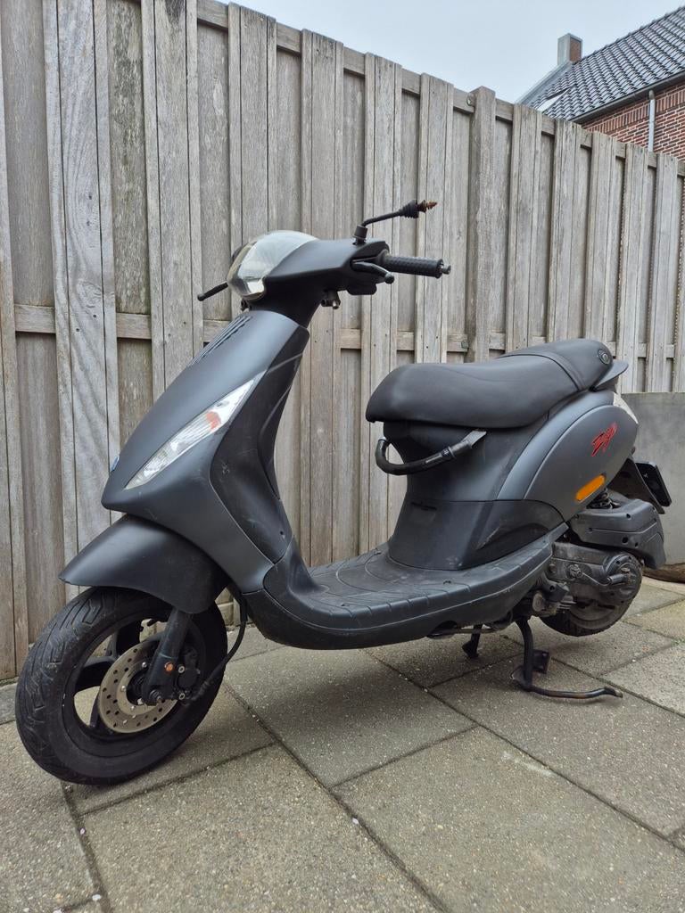 Piaggio Zip scooter uit 2011, Fietsen en Brommers, Scooters | Piaggio, Ophalen, Gebruikt, Benzine, Zip