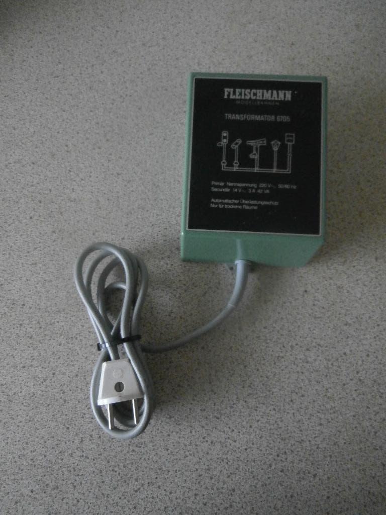 Fleischmann trafo speciaal voor verlichting 6705, Hobby en Vrije tijd, Modeltreinen | H0, Transformator of Voeding, Gelijkstroom