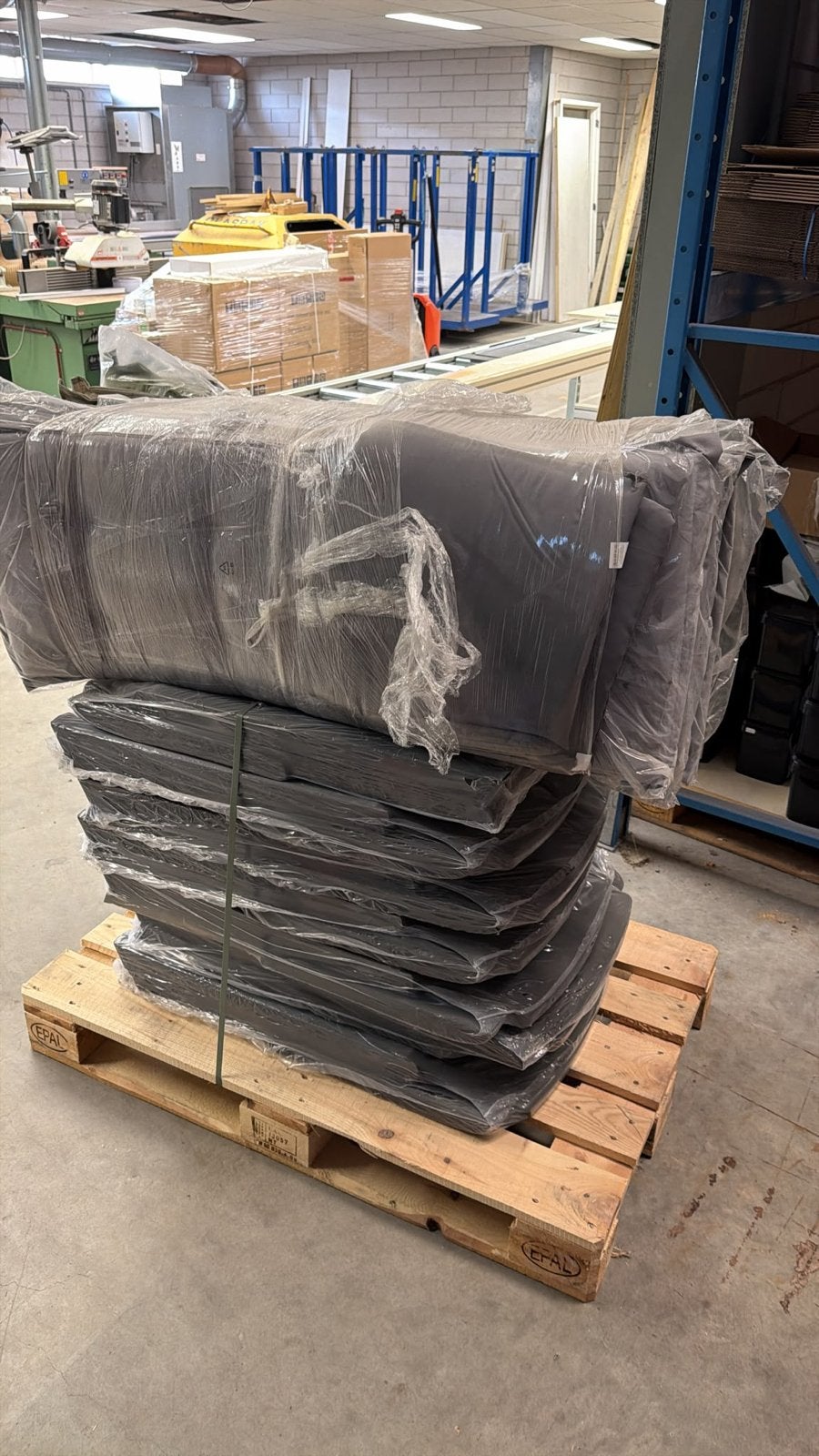 9 grijze klapstoelen met kussens, Ophalen, Kunststof, Nieuw, Grijs