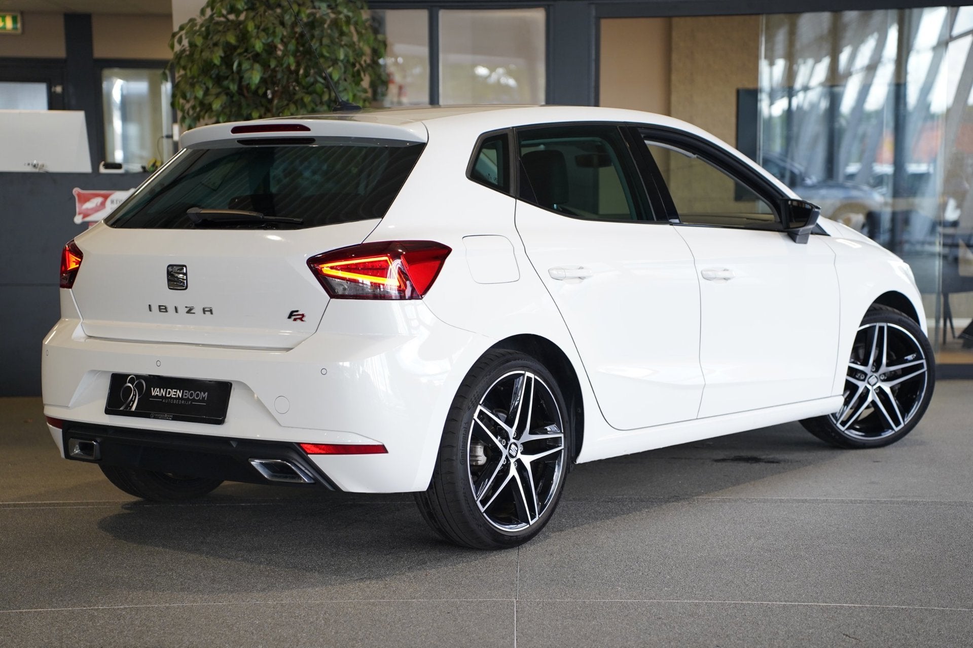 Seat Ibiza 1.0 TSI FR DSG Navi Trek Led Leder Cam Acc Pdc BE, Auto's, Dealer onderhouden, Gebruikt, Zwart, 116 pk