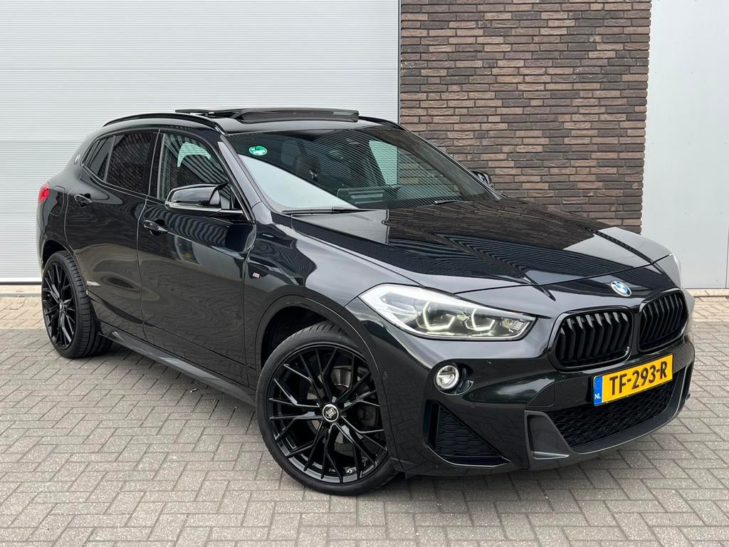 Luxe BMW X2 sDrive18i M-Performance 1.5/Panorama/VirtualCOCK, X2, Zwart, Zwart, Lichtsensor