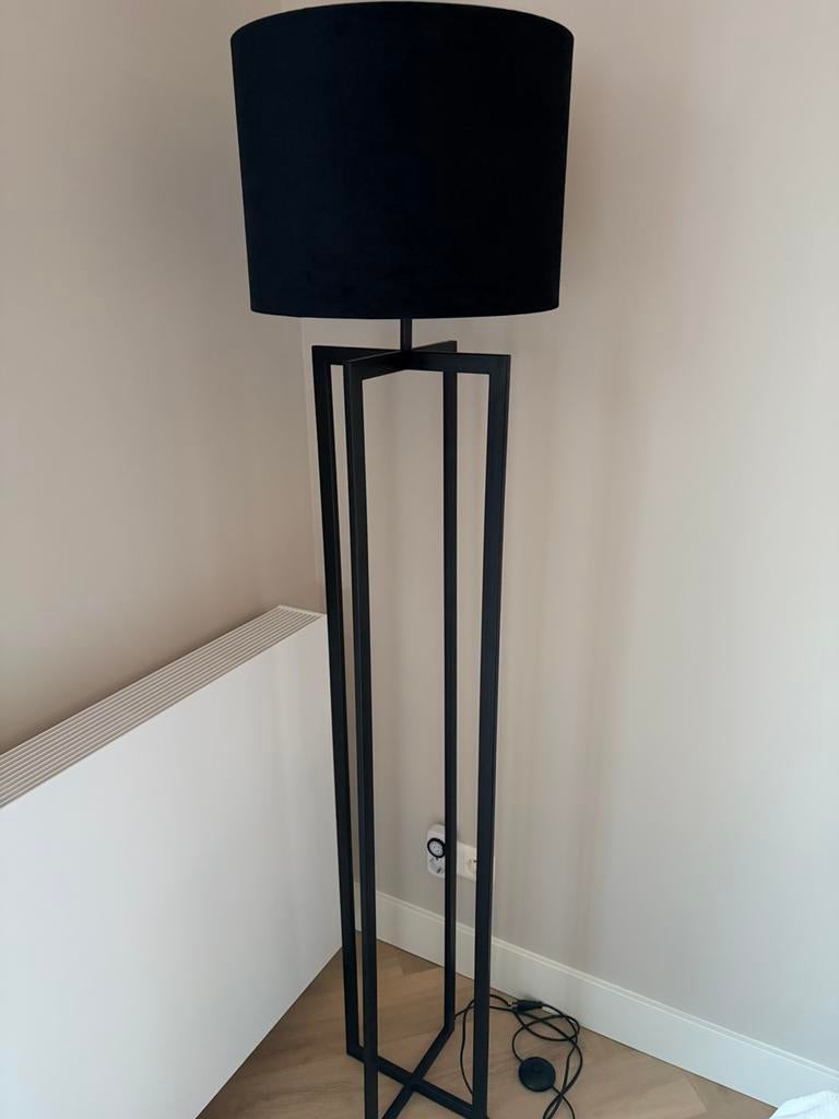 Nieuw Light & Living Mace vloerlamp zwart metaal velvet kap!, Modern, industrieel, 100 tot 150 cm, Nieuw, Ophalen of Verzenden