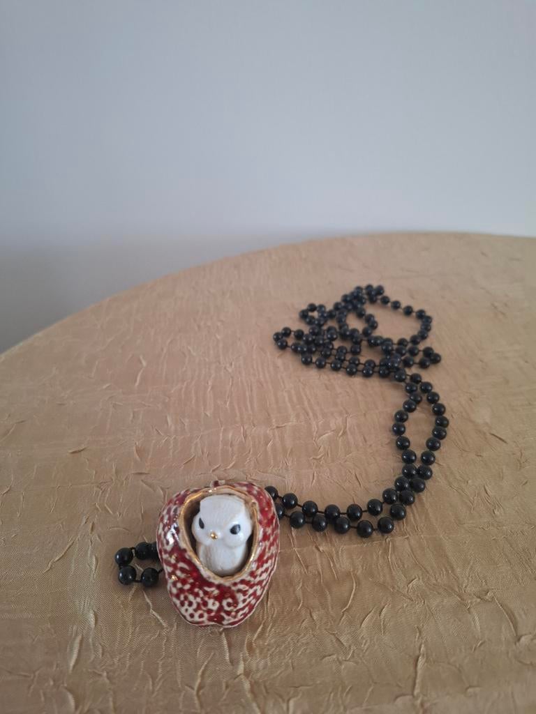 Unieke ketting met uil in aardbei hanger, Met hanger, Gebruikt, Ophalen of Verzenden, Steen of Mineraal