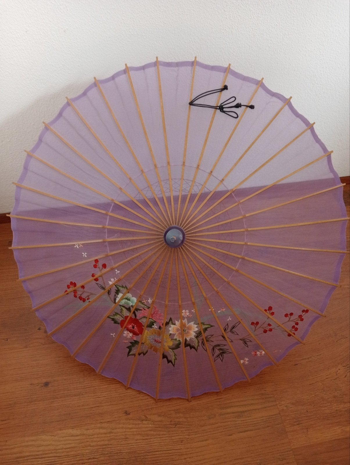 Prachtige houten Aziatische parasol met geborduurde bloemen, Sieraden, Tassen en Uiterlijk, Ophalen of Verzenden, Transparant
