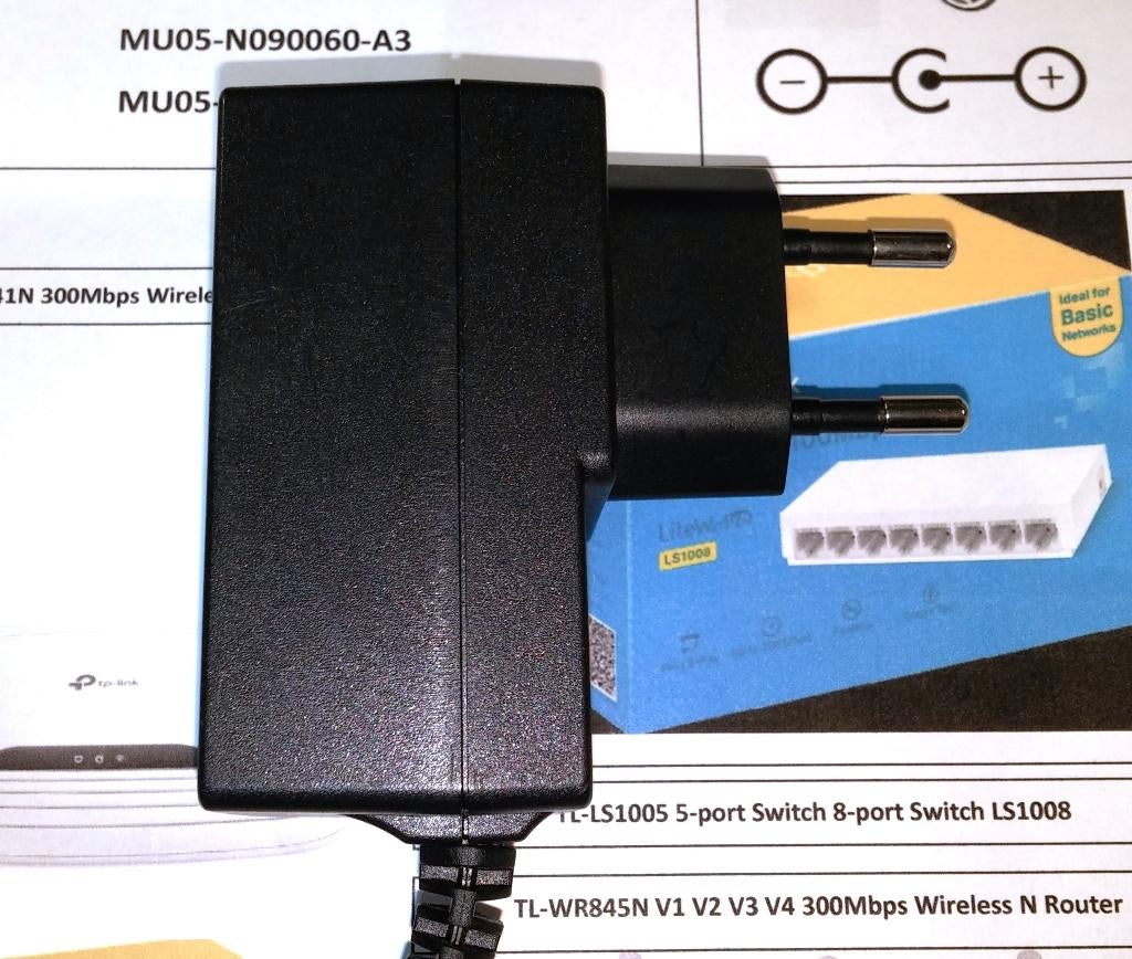 TP-Link LEI MU05-N090060-C5 9V 0.6A 6W Adapter Oplader, Ophalen of Verzenden, Zo goed als nieuw