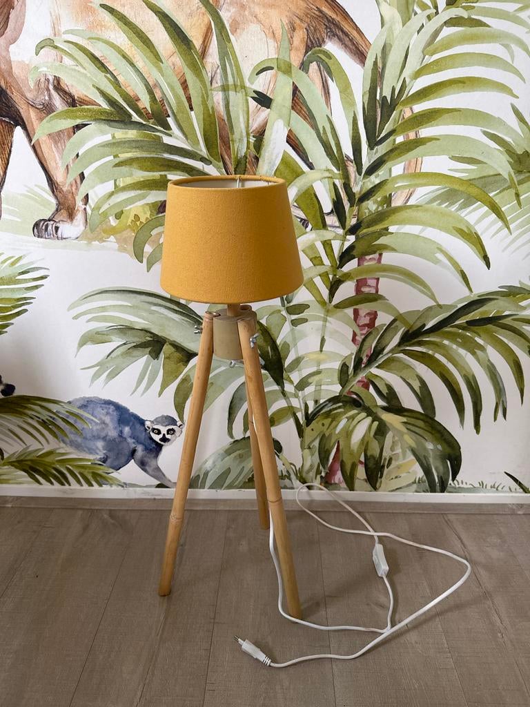 Lamp met bamboe poten en gele kap, Ophalen, Gebruikt, Hout, 100 tot 150 cm