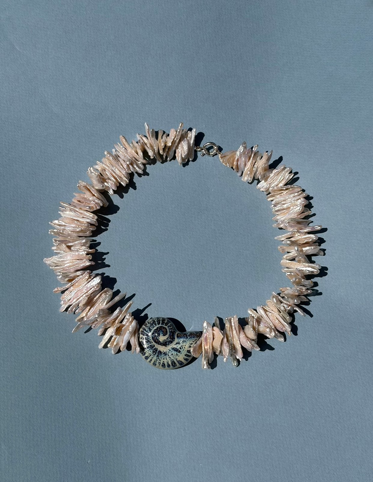 Natural Freshwater Pearl Necklace with Ceramic Shell, Ophalen of Verzenden, Nieuw, Zilver