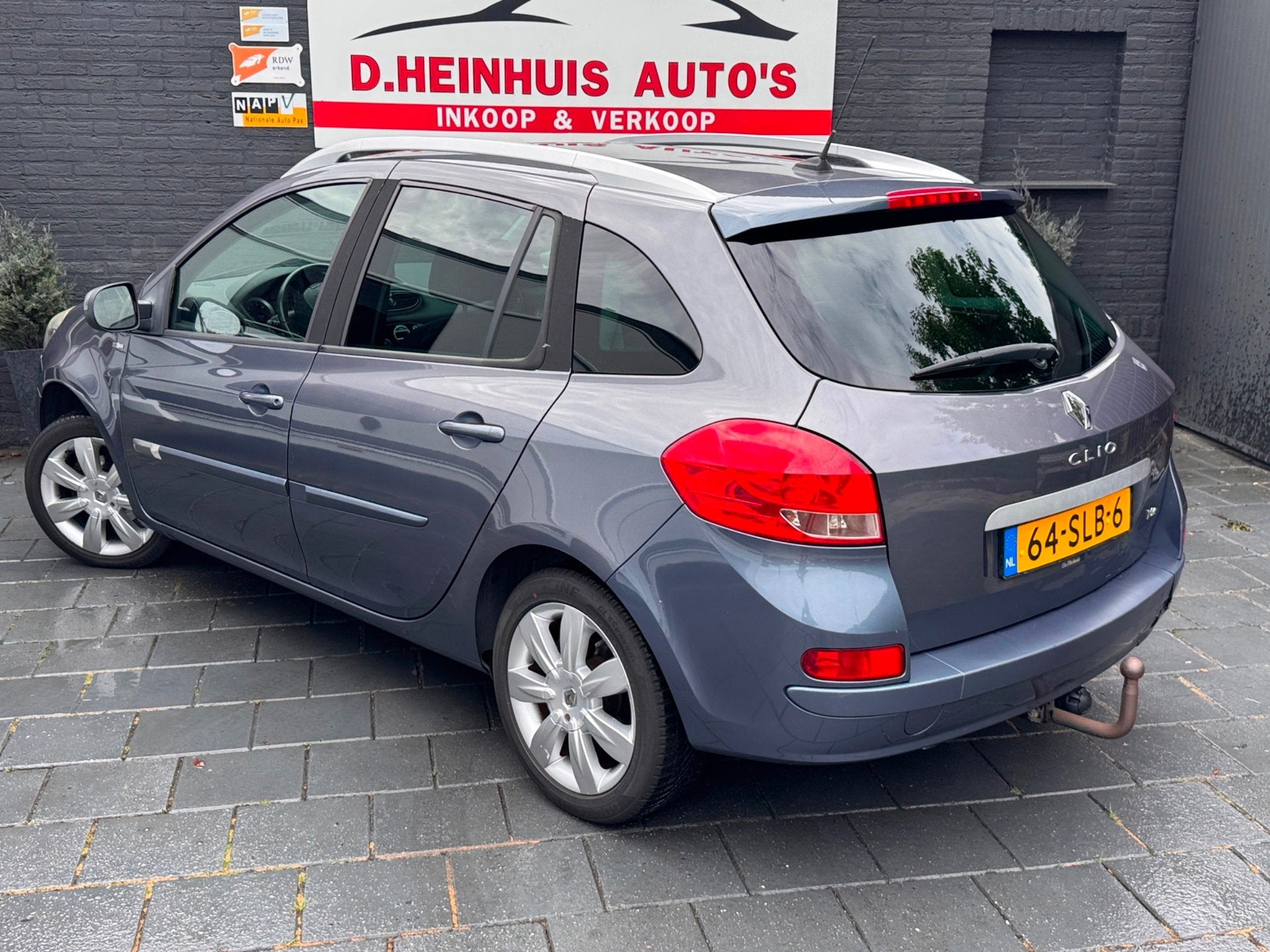 Renault Clio Estate 1.2 TCE Night & Day APK 04-2027, Voorwielaandrijving, Euro 5, Gebruikt, Zwart