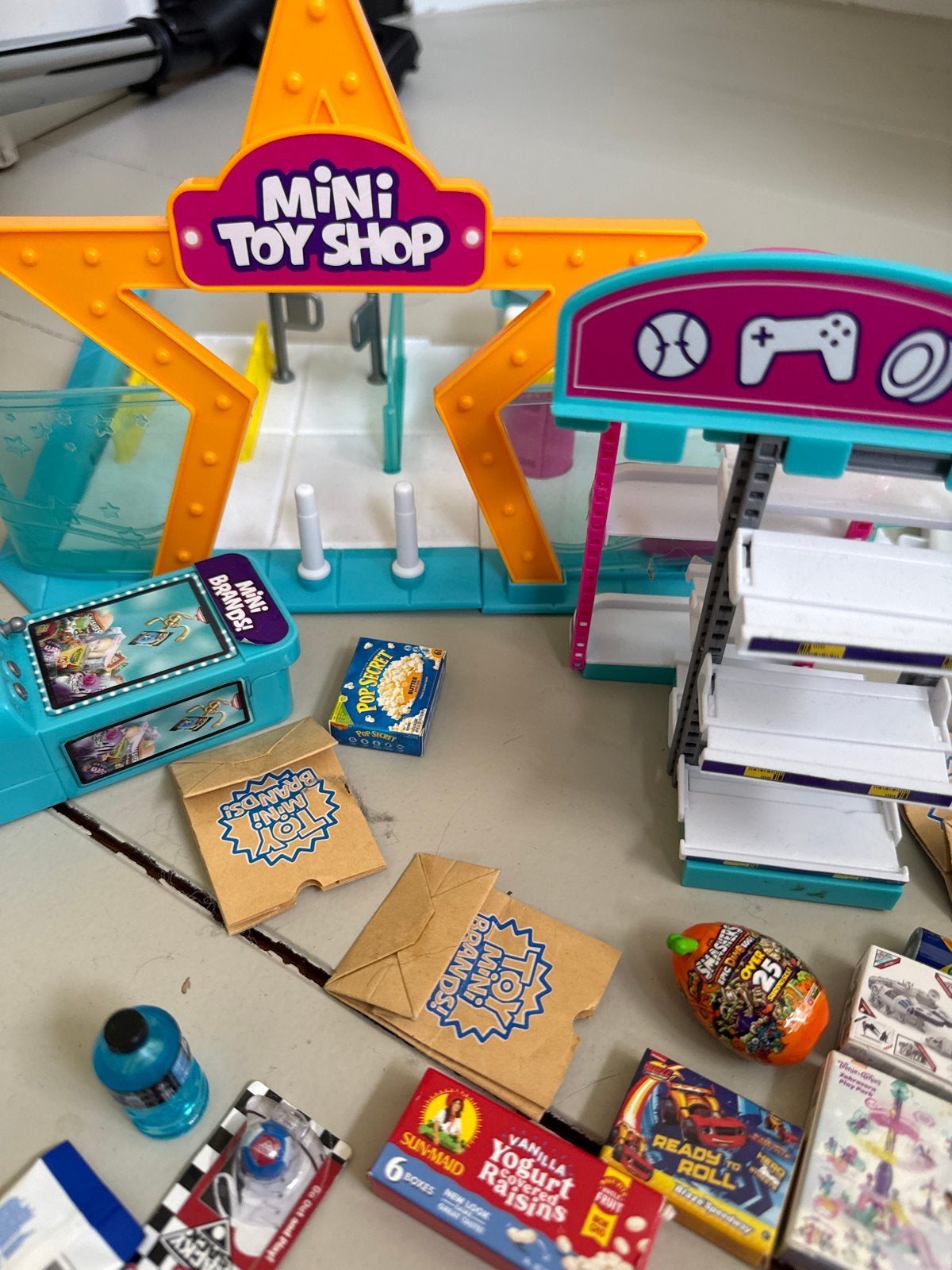 Mini Toy Shop met veel accessoires en mini's, Ophalen of Verzenden, Gebruikt, Jongen of Meisje