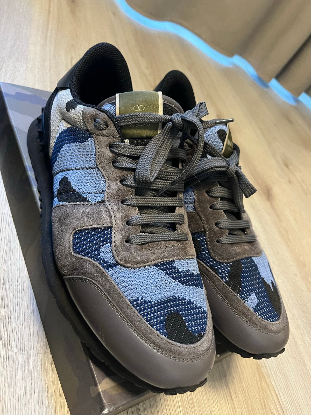 Valentino Garavani Camouflage Sneakers Maat 43, Ophalen, Zo goed als nieuw, Blauw, Sneakers of Gympen