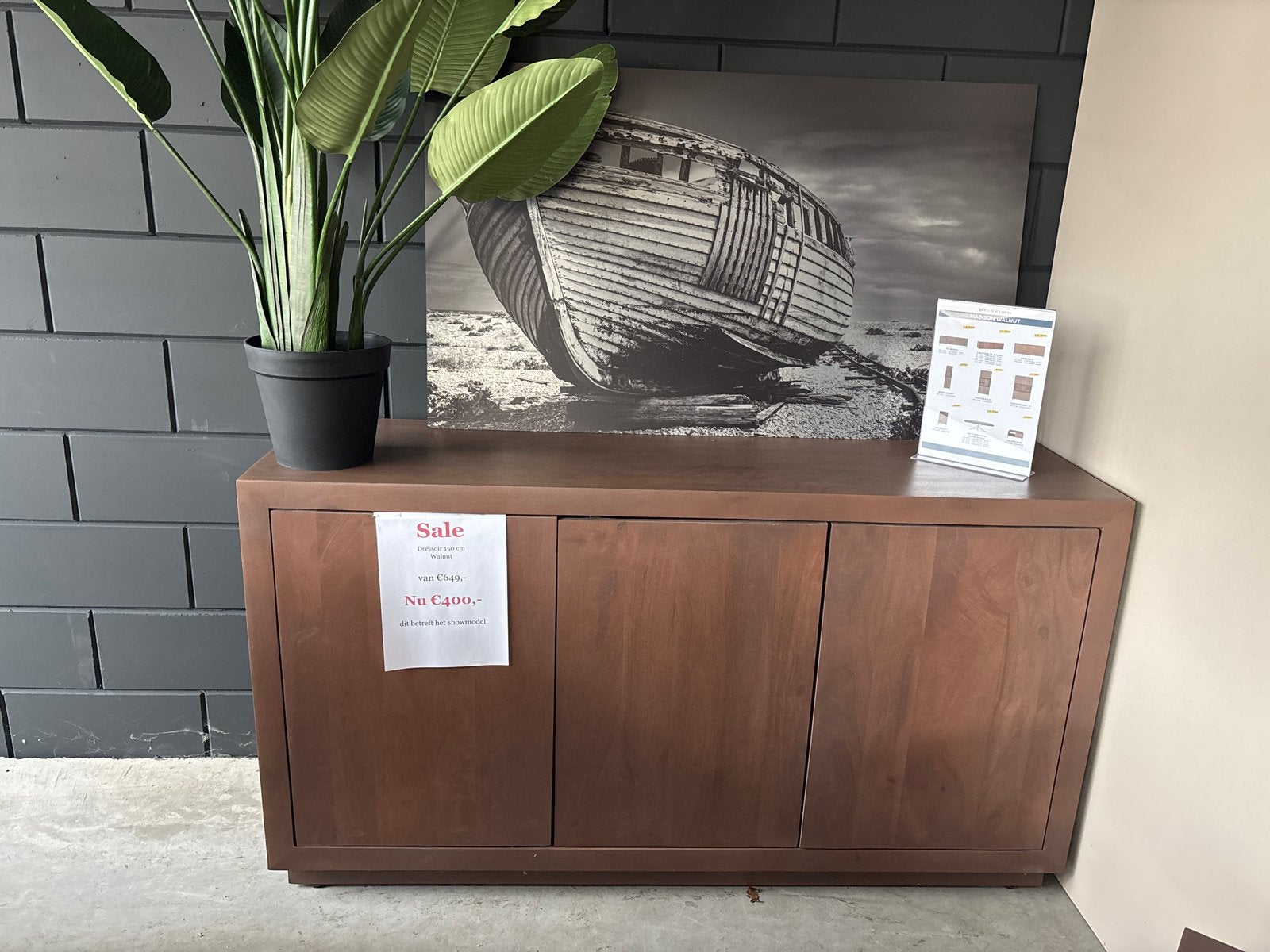 Walnoot Dressoir - Showroom Opruiming - Nu €400,-