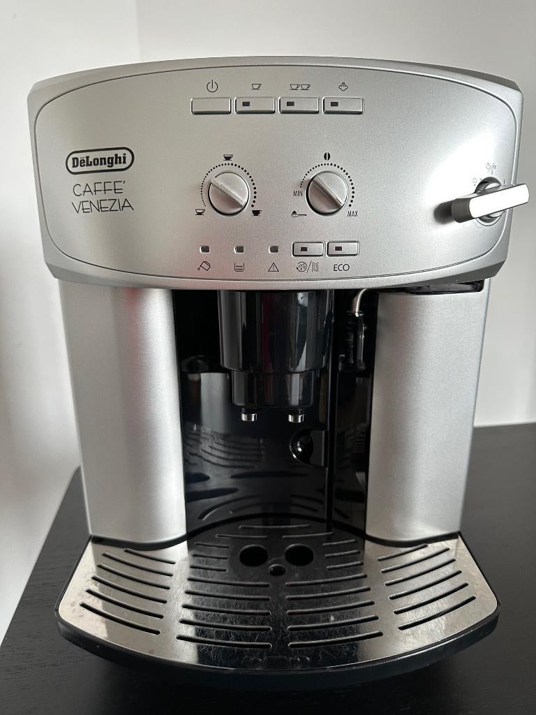 De'Longhi ESAM 2200 Koffieapparaat, Witgoed en Apparatuur, Koffiezetapparaten, Ophalen, Gebruikt, Koffiemachine, 2 tot 4 kopjes