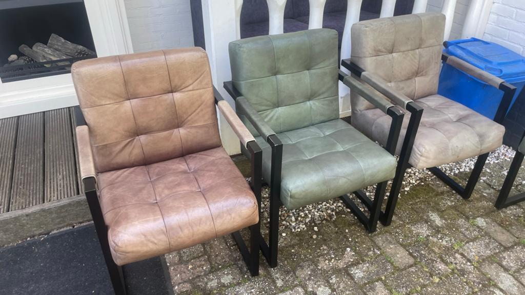 Set van 4 industriële eetkamerstoelen - leer en metaal, Huis en Inrichting, Stoelen, Ophalen, Gebruikt, Overige kleuren, Leer