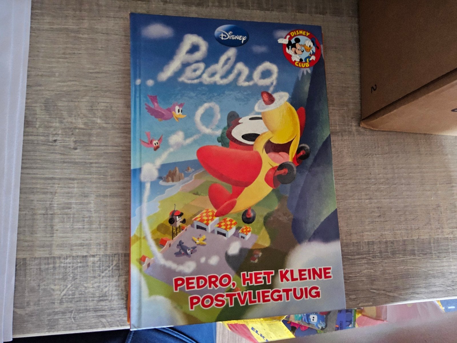 Disney boek Pedro, Pedro het kleine postvliegtuig., Ophalen of Verzenden, Zo goed als nieuw, Sprookjes