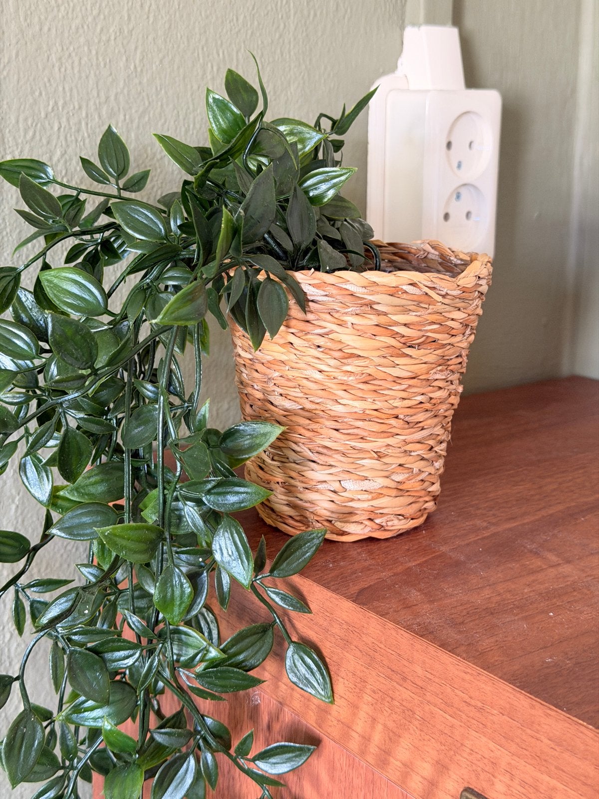 Kleine rieten bloempot mandje, Ophalen, Zo goed als nieuw, Rond, Overige materialen