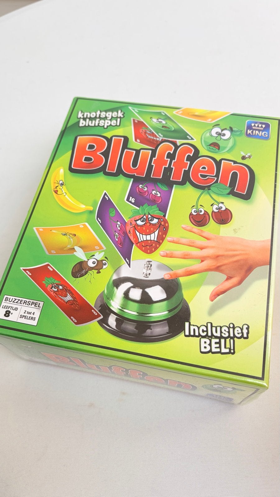 Bluffen kaartspel met bel - King, Hobby en Vrije tijd, Gezelschapsspellen | Kaartspellen, Vijf spelers of meer, Ophalen of Verzenden