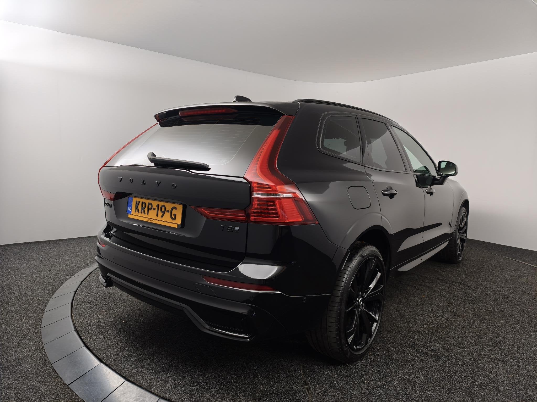 Volvo XC60 2.0 T8 Plug-in hybrid AWD Ultra Black Edition | N, Auto's, Volvo, Automaat, Gebruikt, 4 cilinders, 180 min