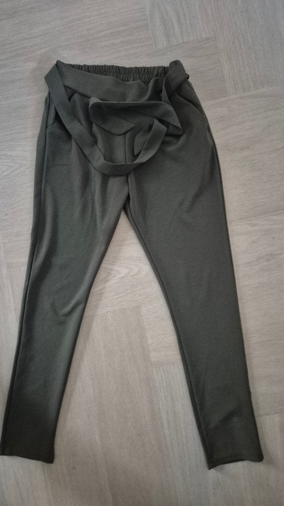 Donkergroene broek Guts & Gusto, maat M/L (valt kleiner), Maat 38/40 (M), Guts & Gusto, Ophalen of Verzenden, Zo goed als nieuw