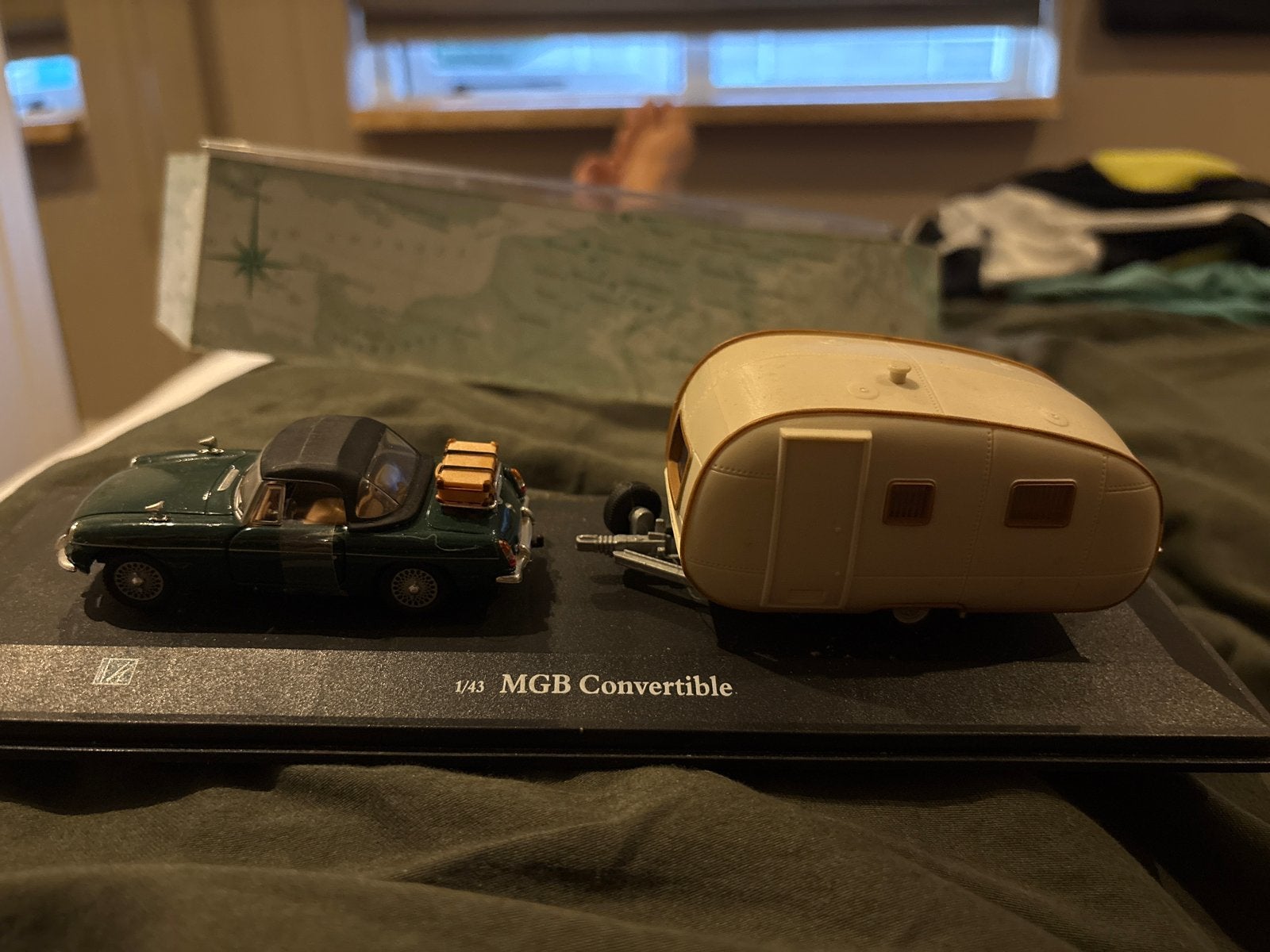Minichamps MGB Convertible met klassieke caravan 1:43, Auto, 1:32 tot 1:50, Zo goed als nieuw, Ophalen