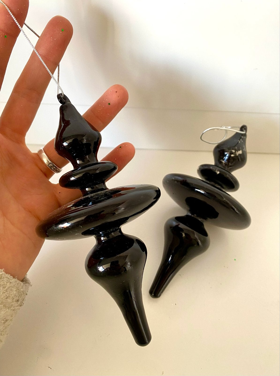 2 glazen kerstballen / kersthangers druppel zwart, Diversen, Ophalen of Verzenden