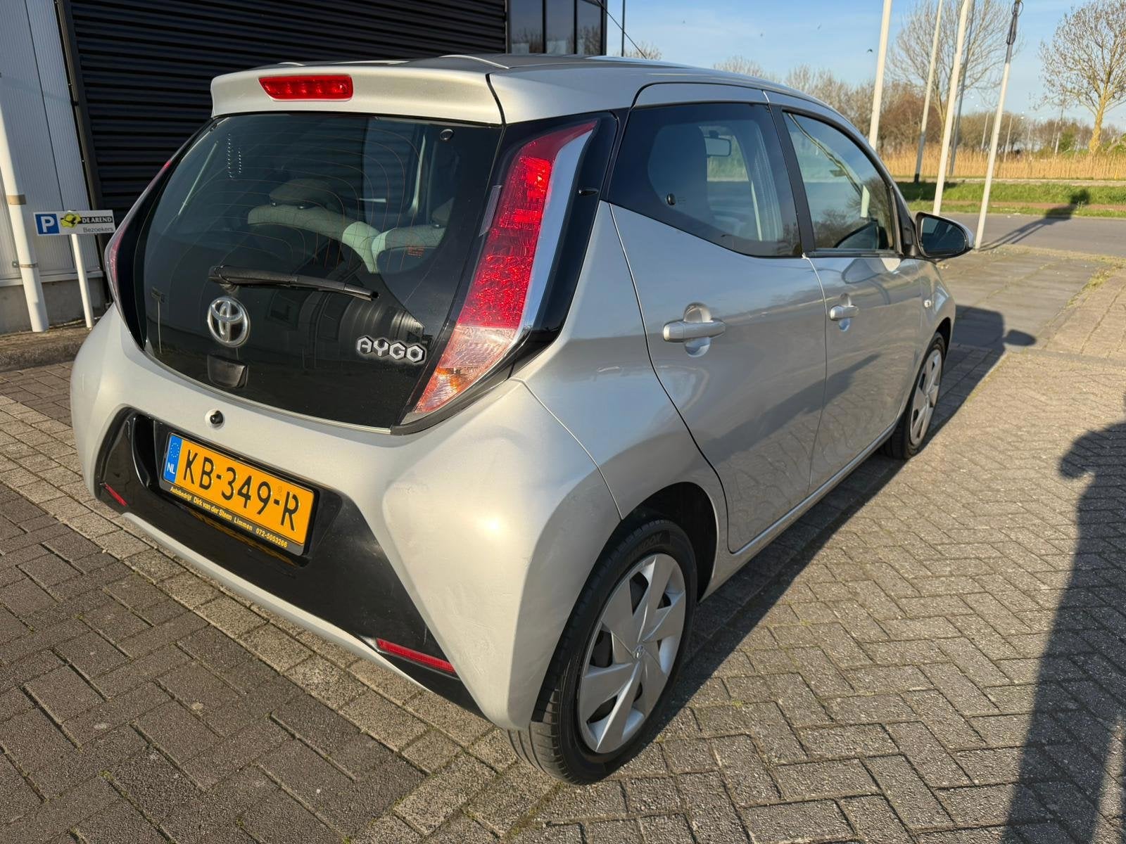 Toyota Aygo 1.0 VVT-i x-play Cruise control CarPlay Navigati, Voorwielaandrijving, Start-stop-systeem, Gebruikt, Euro 6