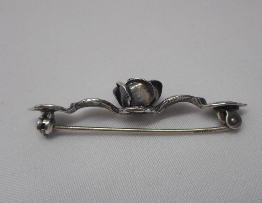 Zilveren vintage Teka broche met roos met blaadjes nr.738, Sieraden, Tassen en Uiterlijk, Broches, 4 tot 7 cm, Verzenden, Zo goed als nieuw