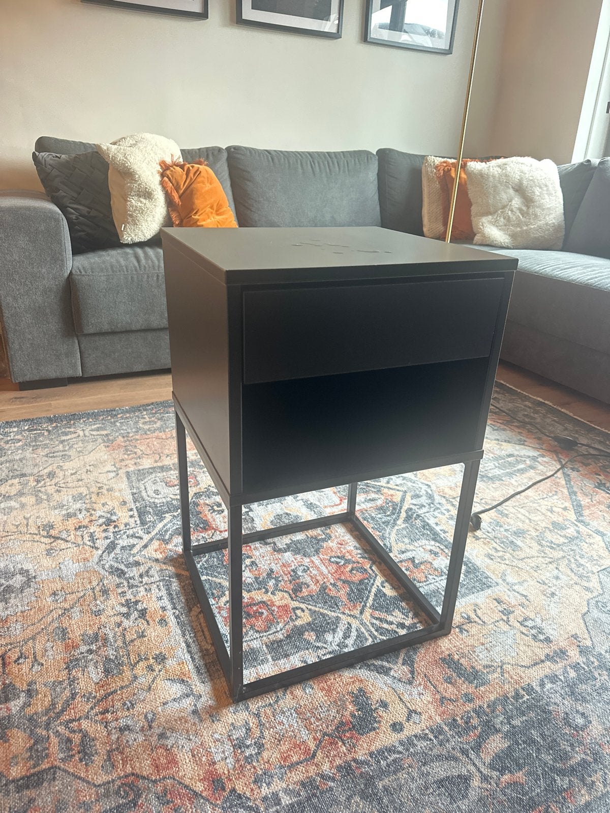 IKEA VIKHAMMER nachtkastje zwart, Ophalen, Gebruikt, Minder dan 45 cm, Metaal of Aluminium