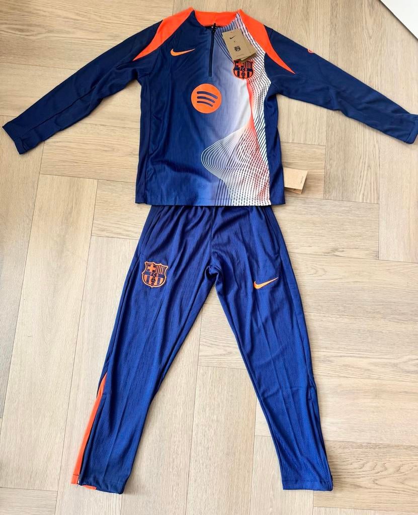Barcalona voetbal trainingspak kinderen maat 146, Sport en Fitness, Voetbal, Maat XS of kleiner, Ophalen of Verzenden, Nieuw, Trainingspak