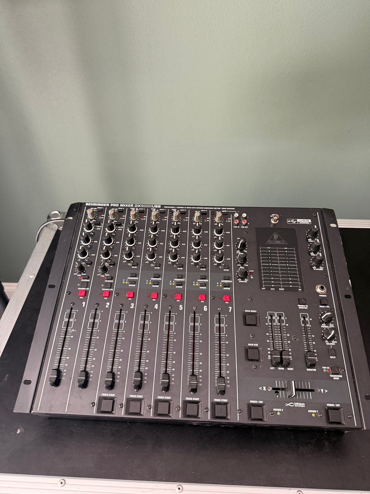Behringer DX2000, Ophalen, Gebruikt