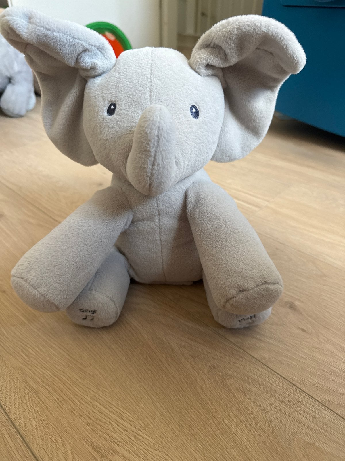 Interactieve zingende en spelende kiekeboe olifant knuffel, Kinderen en Baby's, Speelgoed | Knuffels en Pluche, Ophalen, Overige merken